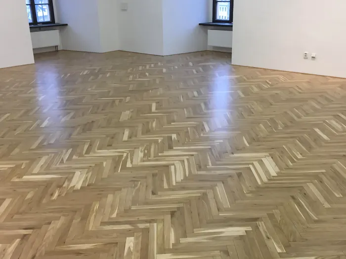Dřevěná podlaha kladená do rybiny