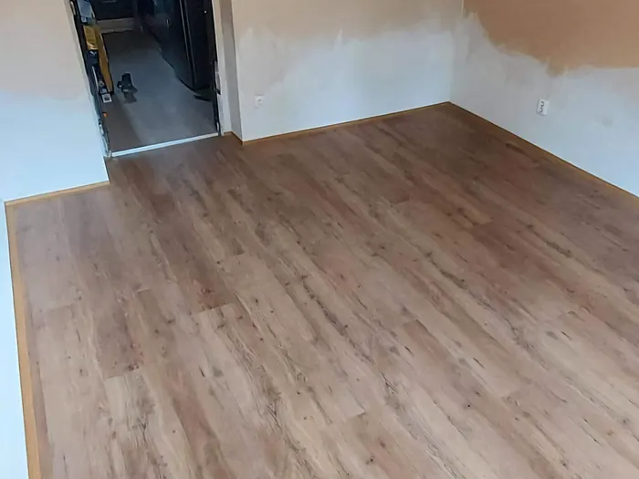 Nová podlaha v pokoji, kde byl původně nevhodný podklad